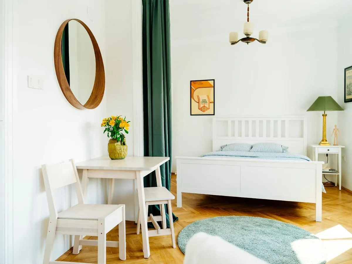 City Retro Studio In The Middle Of Old Town Bucureşti Apartament